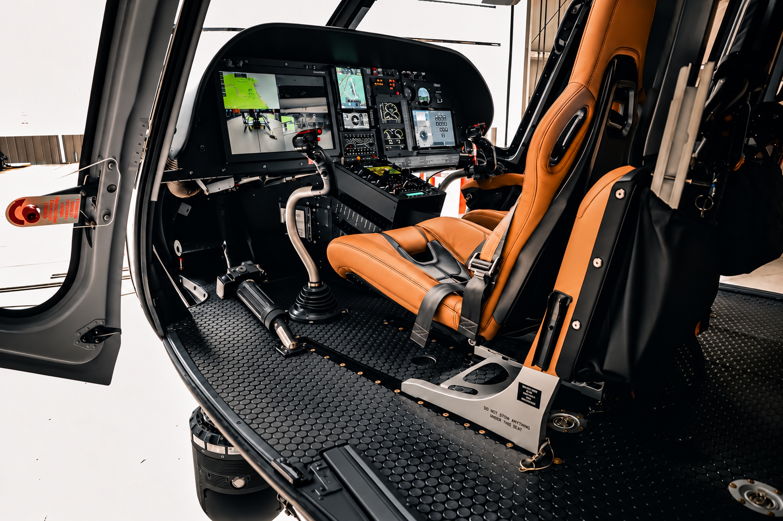 Panel de aviónica real durante trabajos de modernización