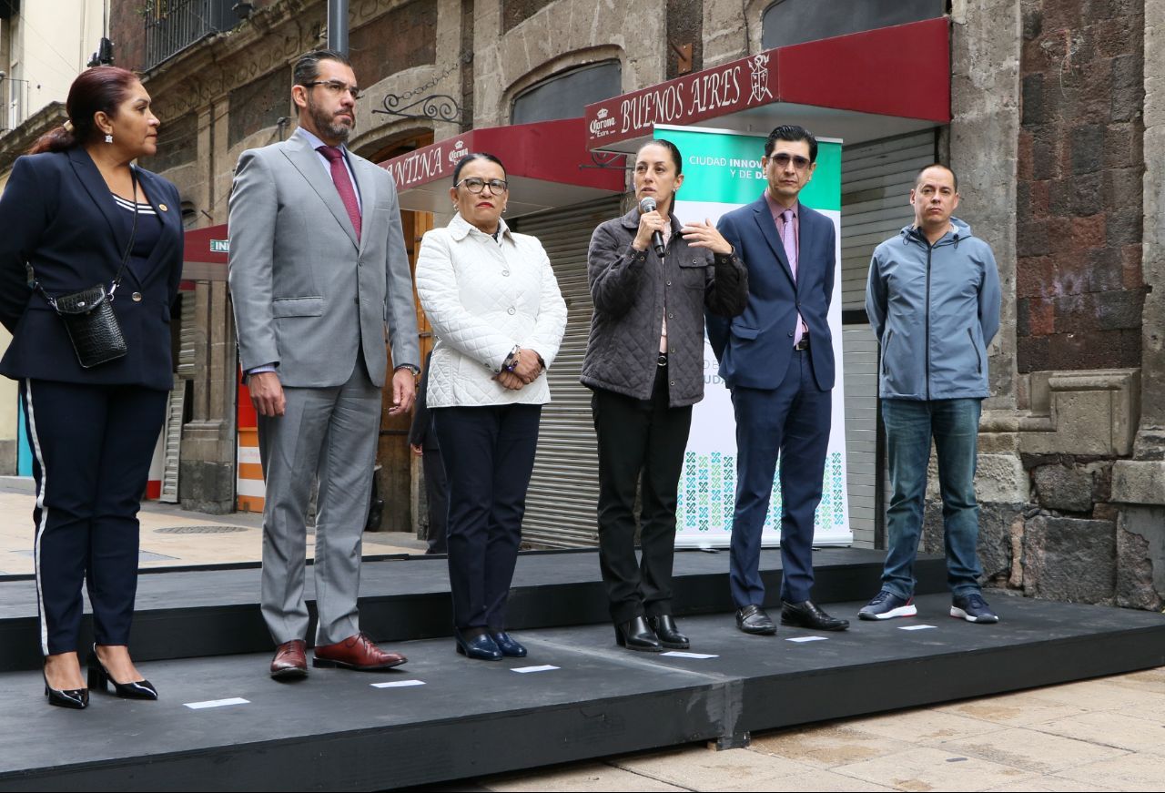 Instalación pública real de cámaras de vigilancia C5 CDMX